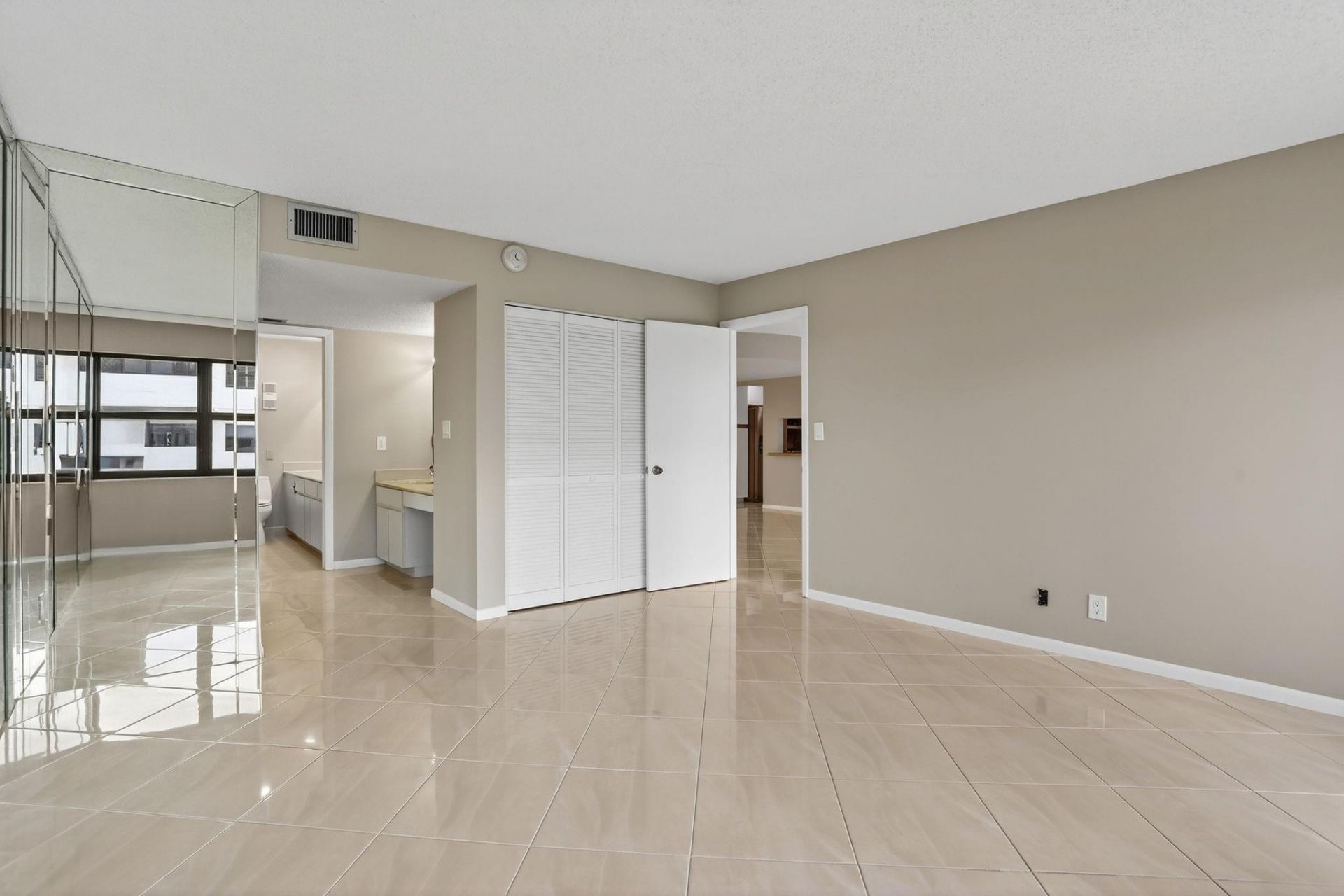 330 SE 20 Avenue, Unit 421, Deerfield Beach, FL 33441 Photo