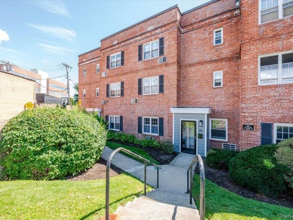 23 S Village Avenue, Rockville Centre, NY 11570