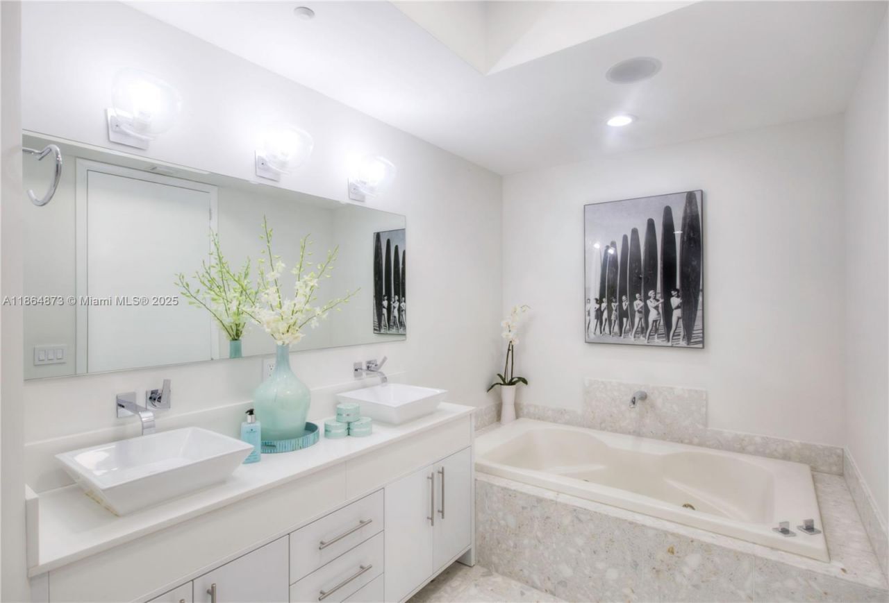 100 S Pointe Dr, Unit 1501, Miami Beach, FL 33139 Photo