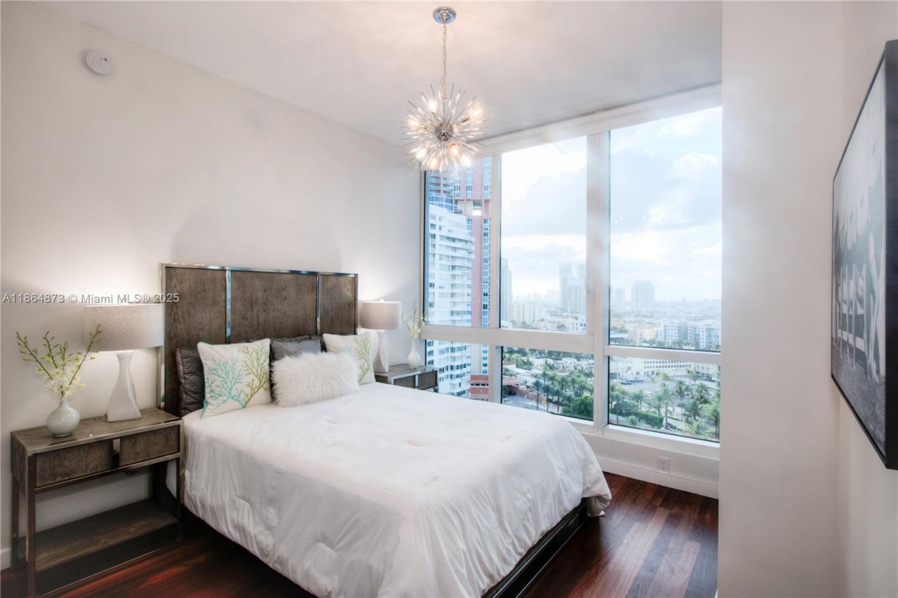 100 S Pointe Dr, Unit 1501, Miami Beach, FL 33139 Photo