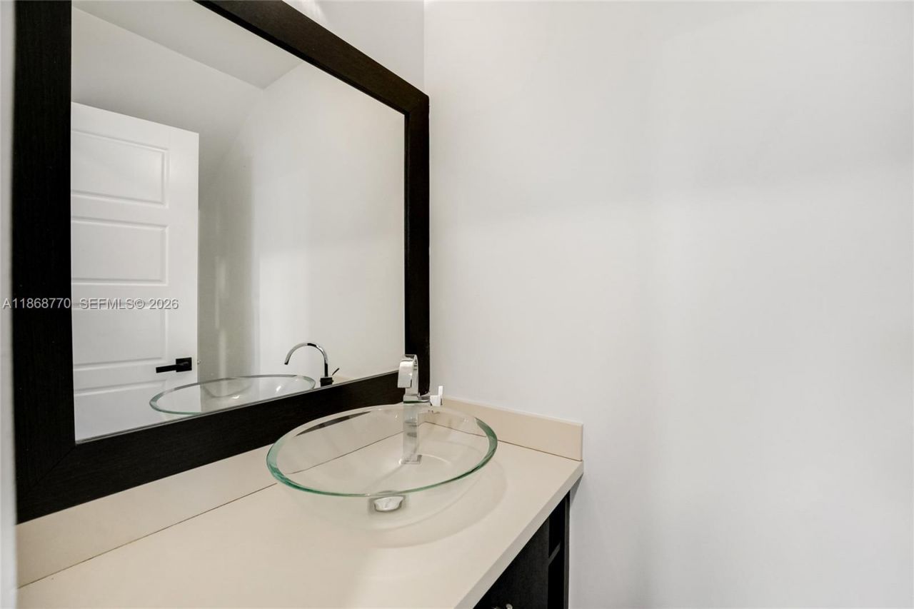 3160 New York St, Unit B, Miami, FL 33133 Photo