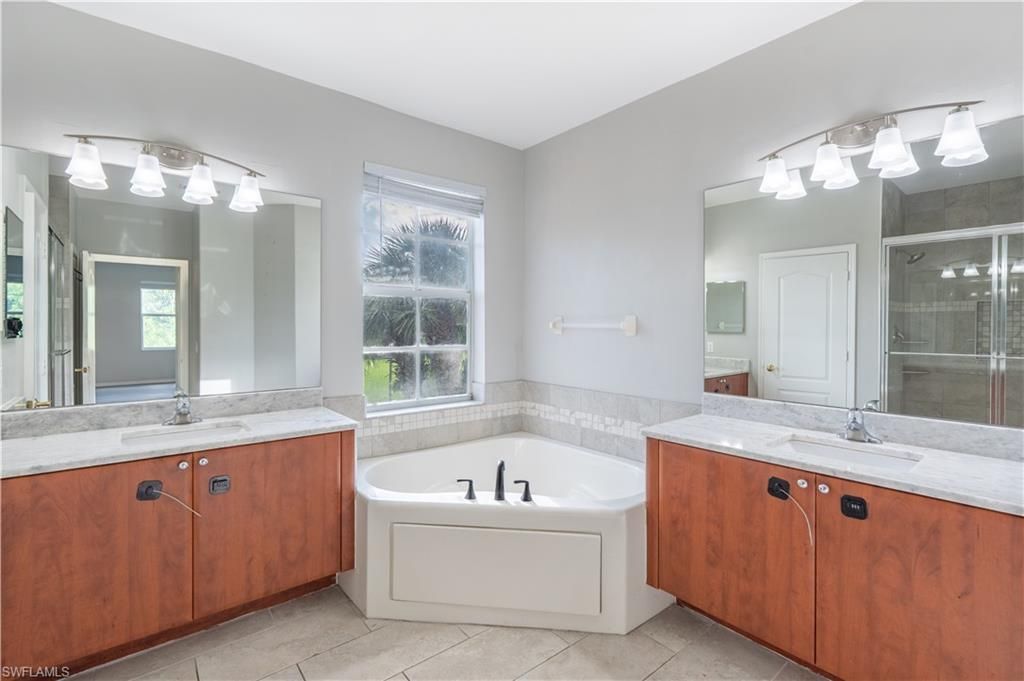 3003 Lake Manatee Ct, Cape Coral, FL 33909 Photo