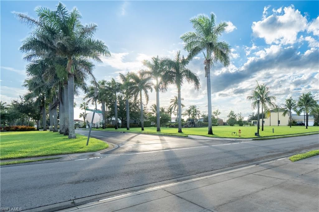 3003 Lake Manatee Ct, Cape Coral, FL 33909 Photo