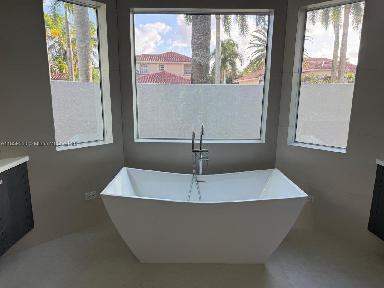 2523 Montclaire Cir, Weston, FL 33327 Photo