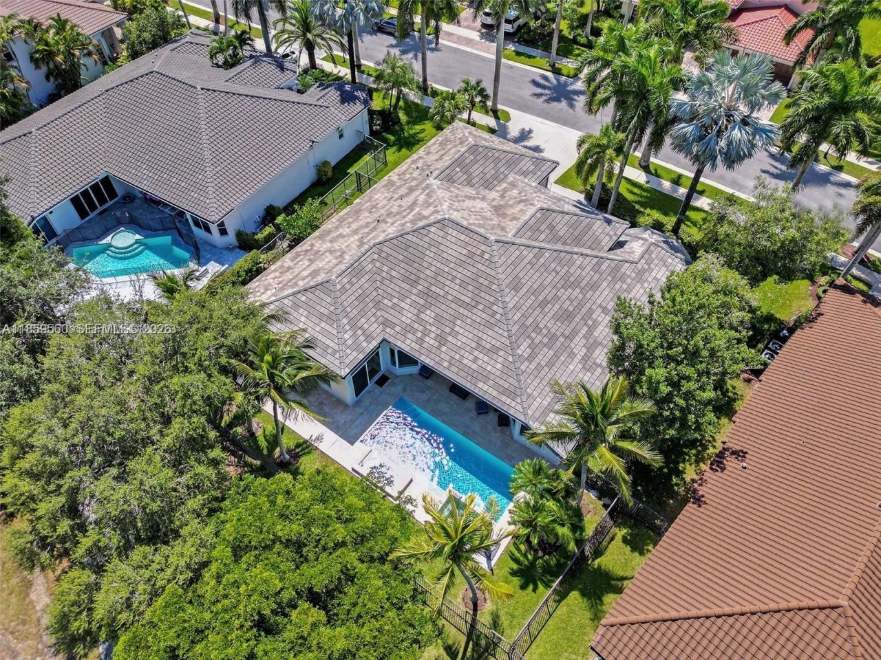 2523 Montclaire Cir, Weston, FL 33327 Photo