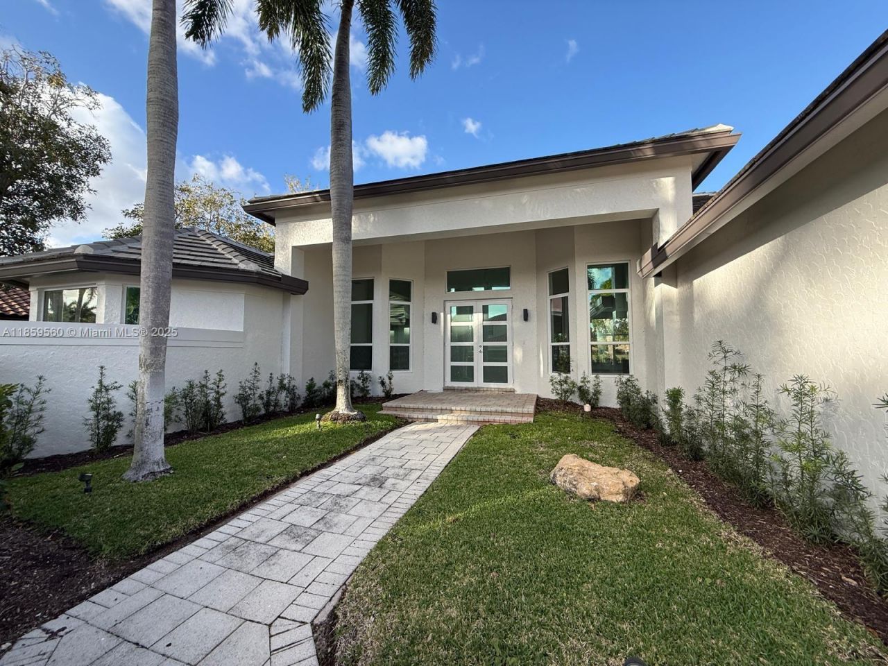 2523 Montclaire Cir, Weston, FL 33327 Photo