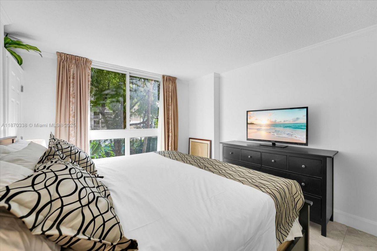 2951 S Bayshore Dr, Unit 307, Miami, FL 33133 Photo