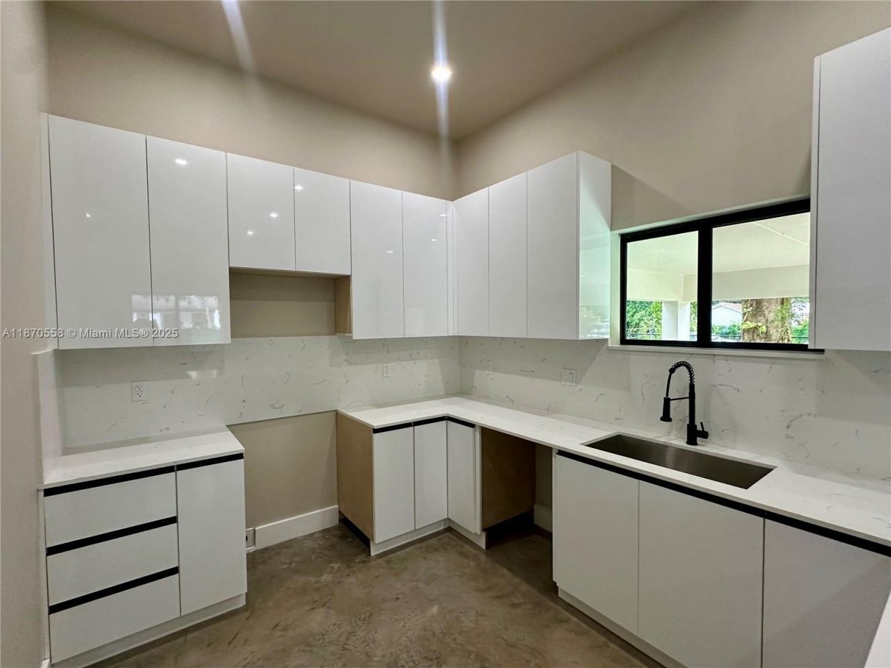 929 NW 60th St, Miami, FL 33127 Photo