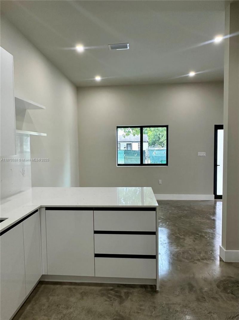 929 NW 60th St, Miami, FL 33127 Photo