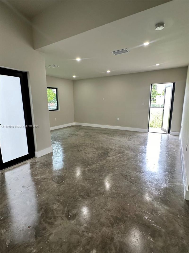 929 NW 60th St, Miami, FL 33127 Photo