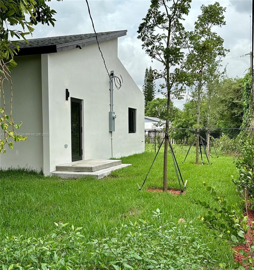 929 NW 60th St, Miami, FL 33127 Photo