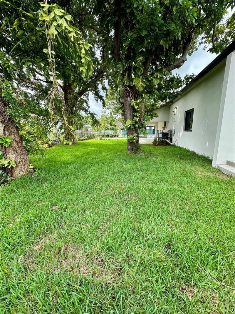 929 NW 60th St, Miami, FL 33127 Photo