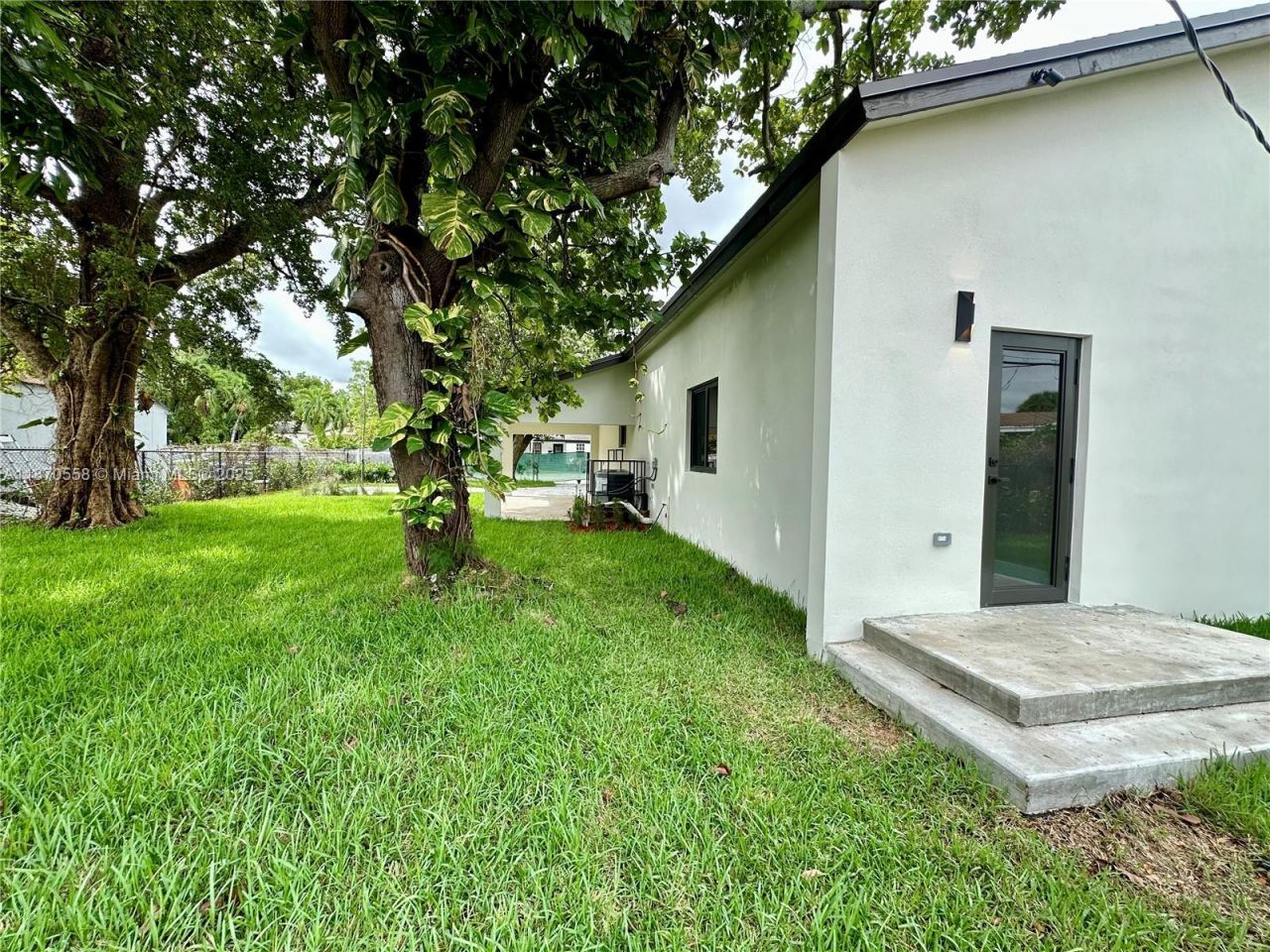 929 NW 60th St, Miami, FL 33127 Photo