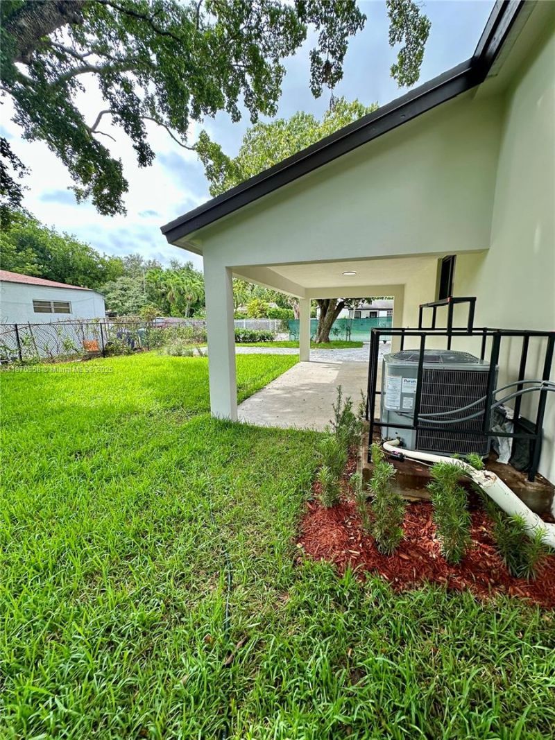 929 NW 60th St, Miami, FL 33127 Photo