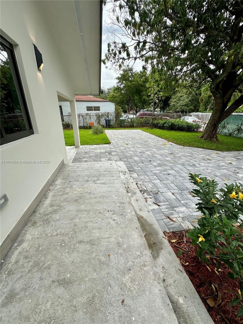 929 NW 60th St, Miami, FL 33127 Photo