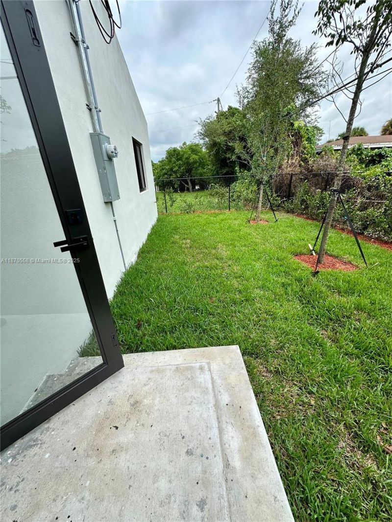 929 NW 60th St, Miami, FL 33127 Photo