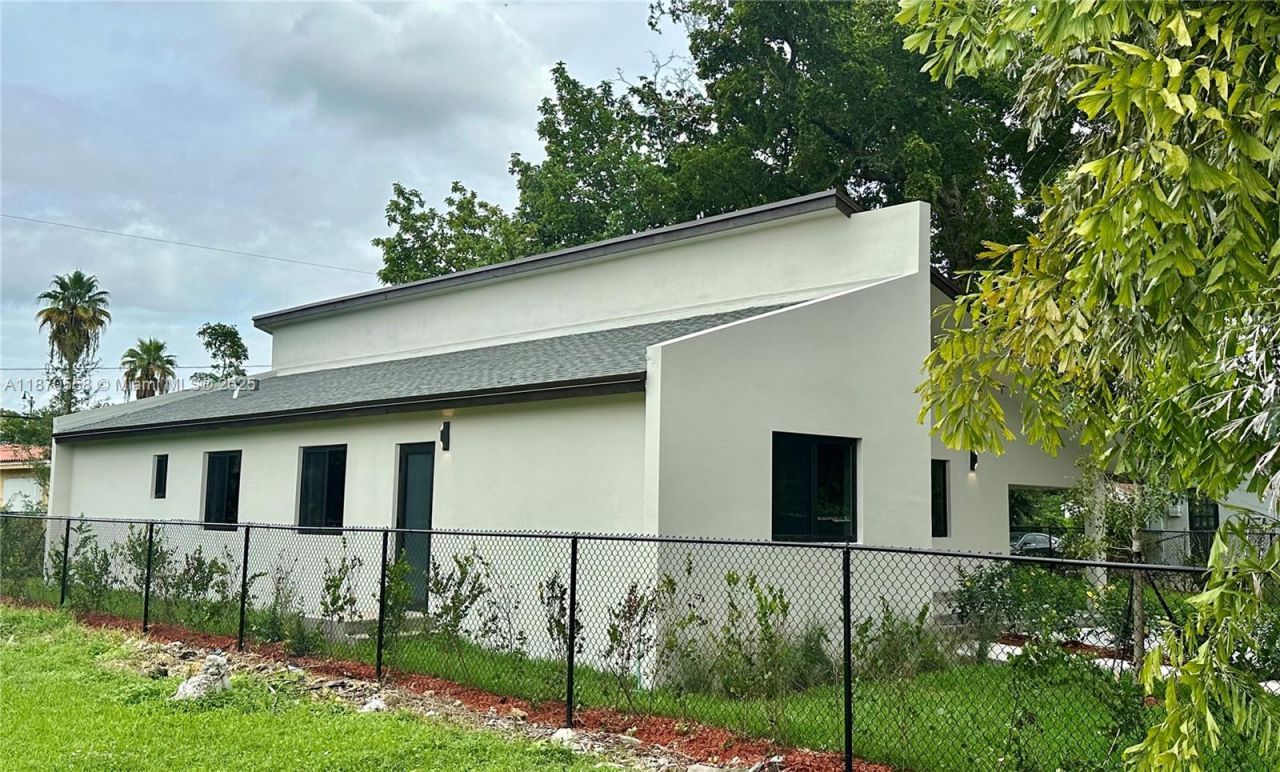 929 NW 60th St, Miami, FL 33127 Photo
