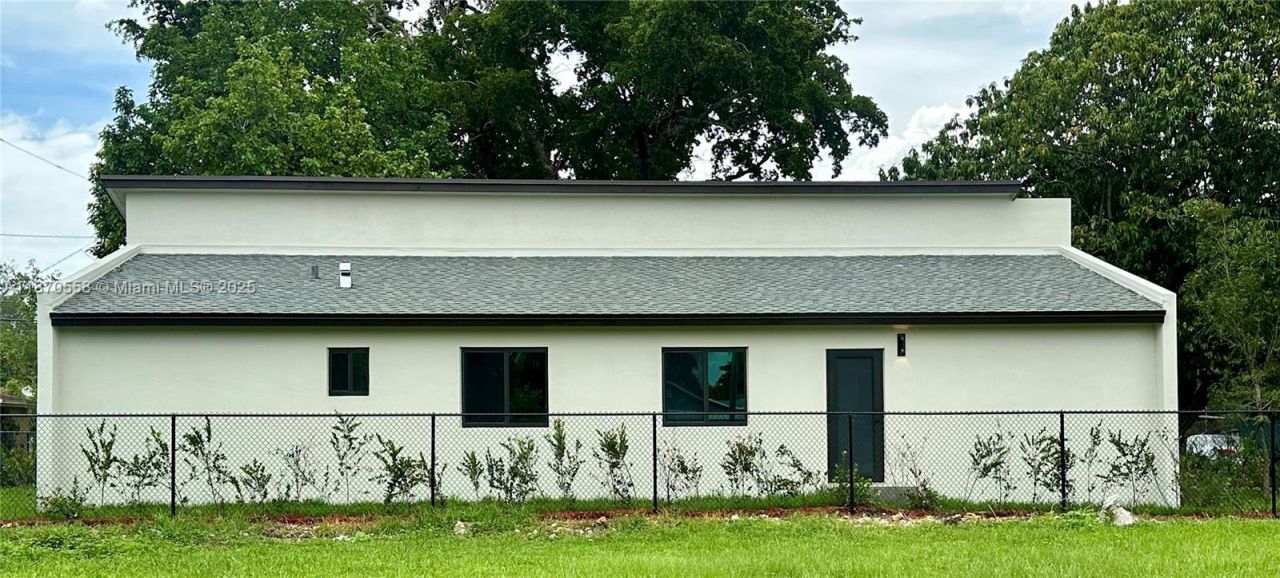 929 NW 60th St, Miami, FL 33127 Photo