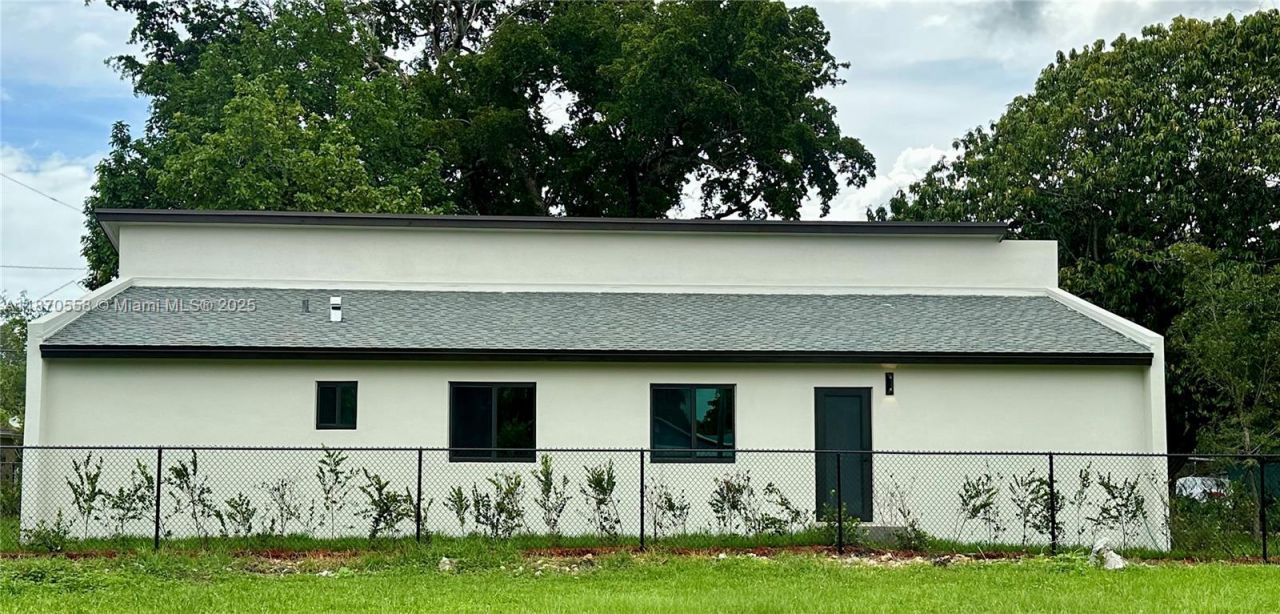 929 NW 60th St, Miami, FL 33127 Photo