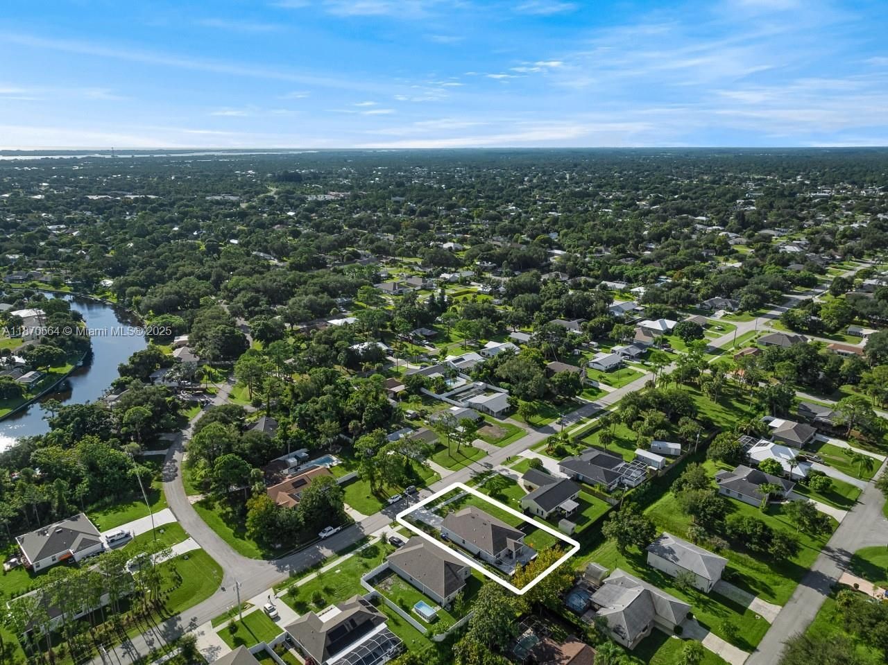 602 Barber St, Sebastian, FL 32958 Photo