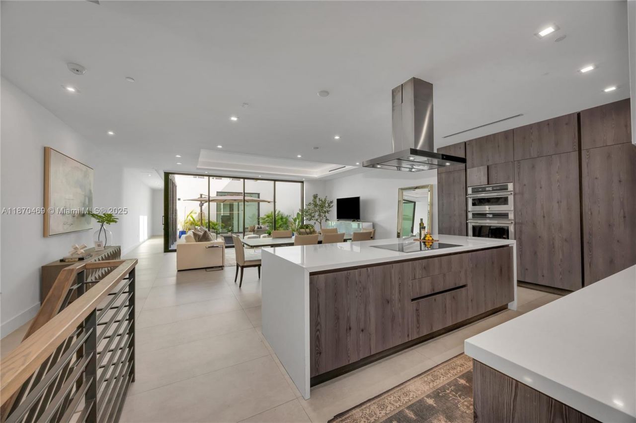 617 Almeria Ave, Coral Gables, FL 33134 Photo