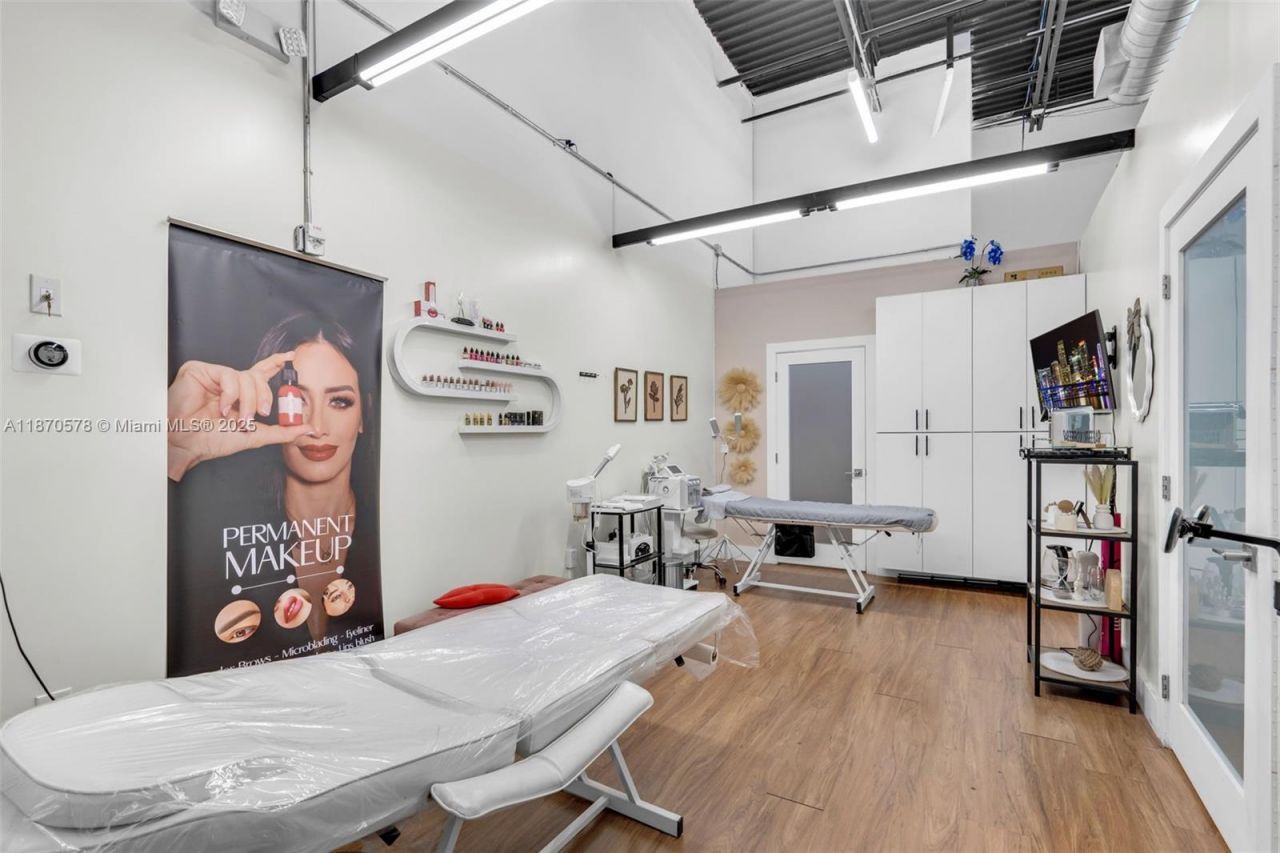 7801 NW 95 St, Hialeah Gardens, FL 33016 Photo