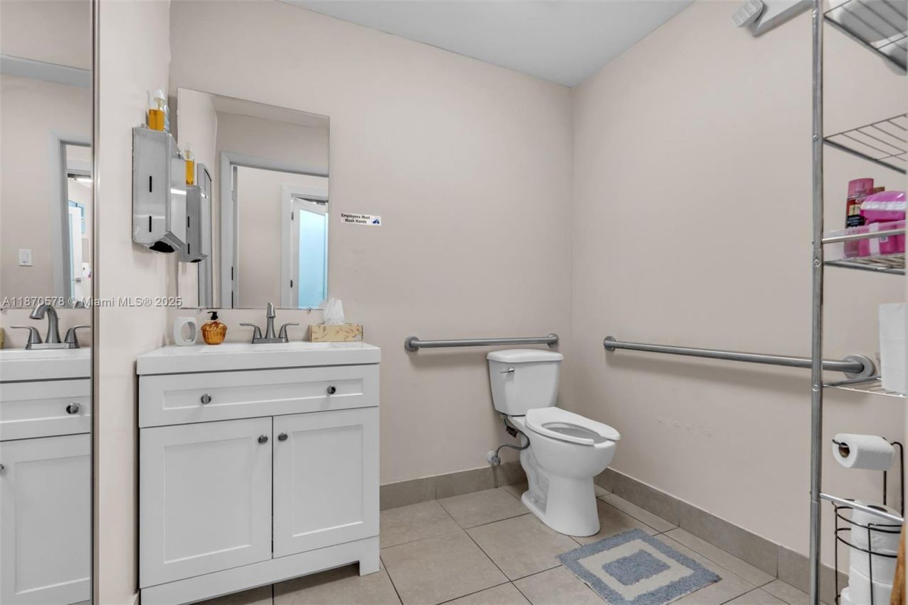 7801 NW 95 St, Hialeah Gardens, FL 33016 Photo