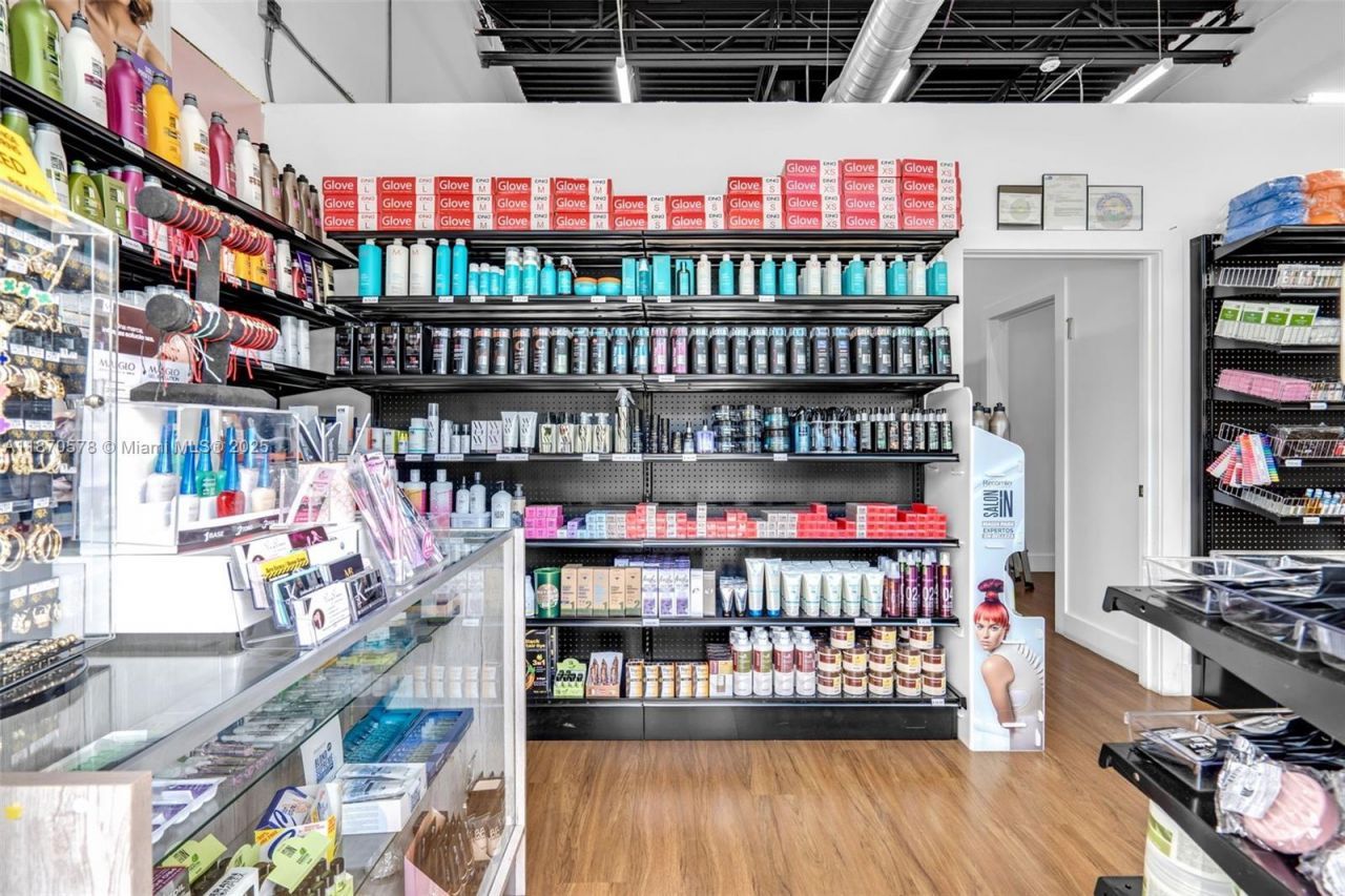 7801 NW 95 St, Hialeah Gardens, FL 33016 Photo