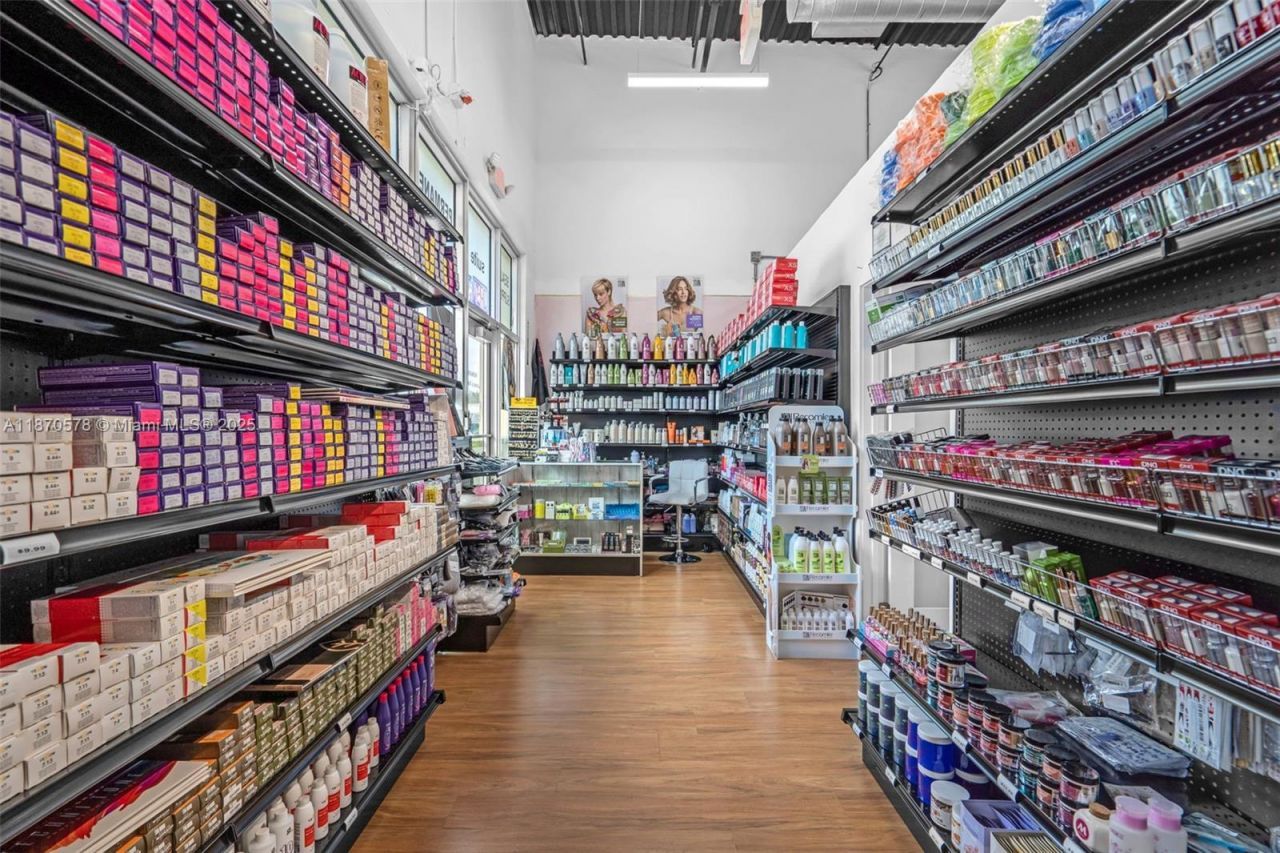 7801 NW 95 St, Hialeah Gardens, FL 33016 Photo