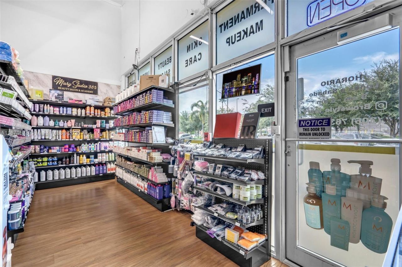 7801 NW 95 St, Hialeah Gardens, FL 33016 Photo