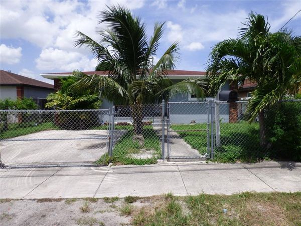 1321 NW 72nd St, Miami, FL 33147