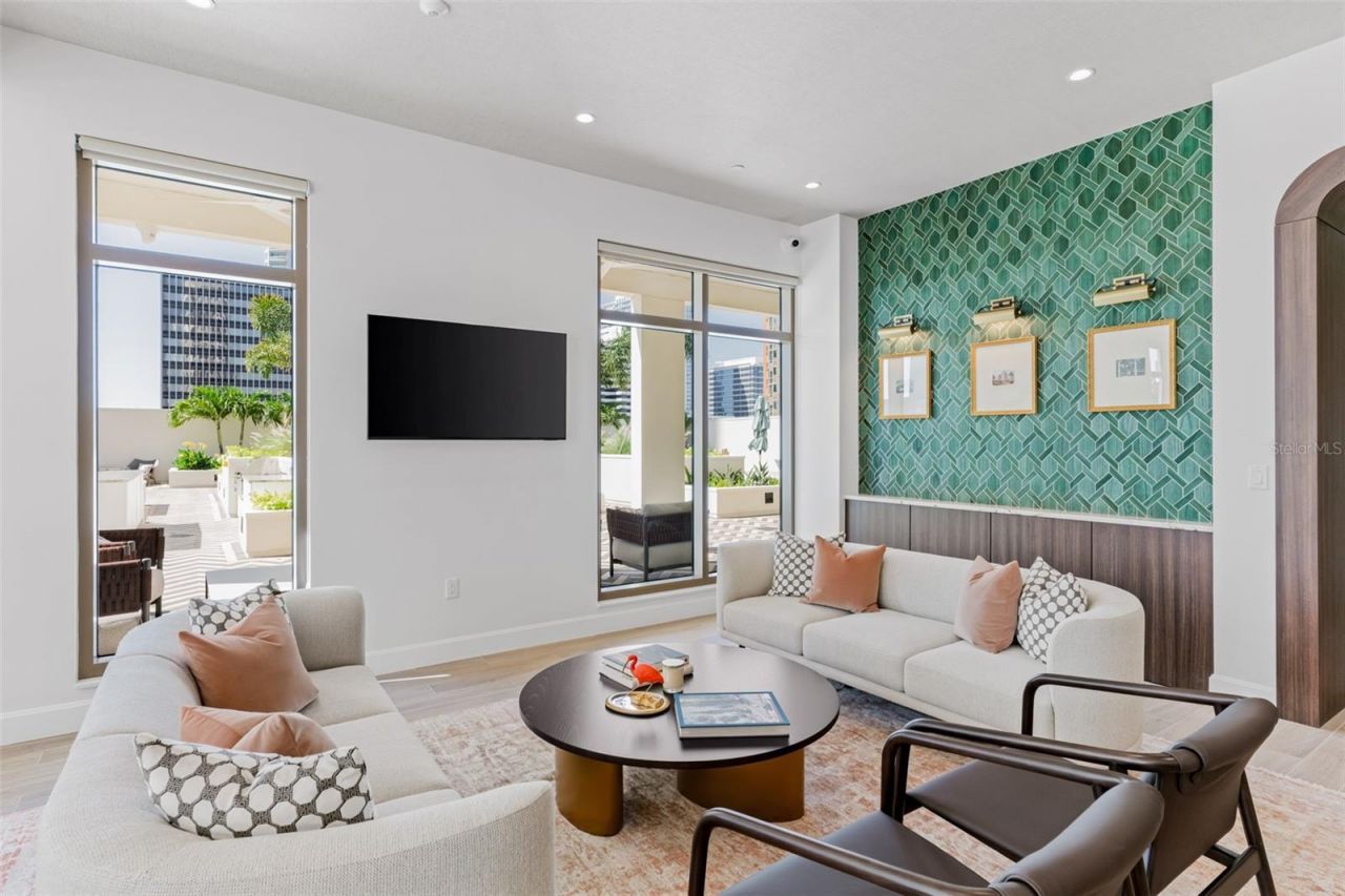 126 4th Avenue Ne, Unit 602, Saint Petersburg, FL 33701 Photo