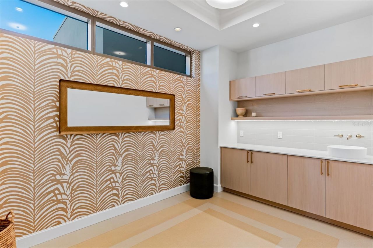 126 4th Avenue Ne, Unit 602, Saint Petersburg, FL 33701 Photo