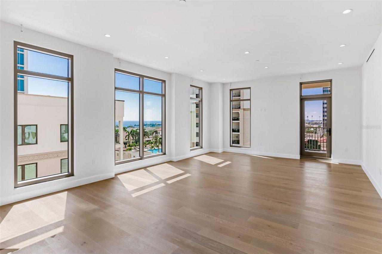 126 4th Avenue Ne, Unit 602, Saint Petersburg, FL 33701 Photo