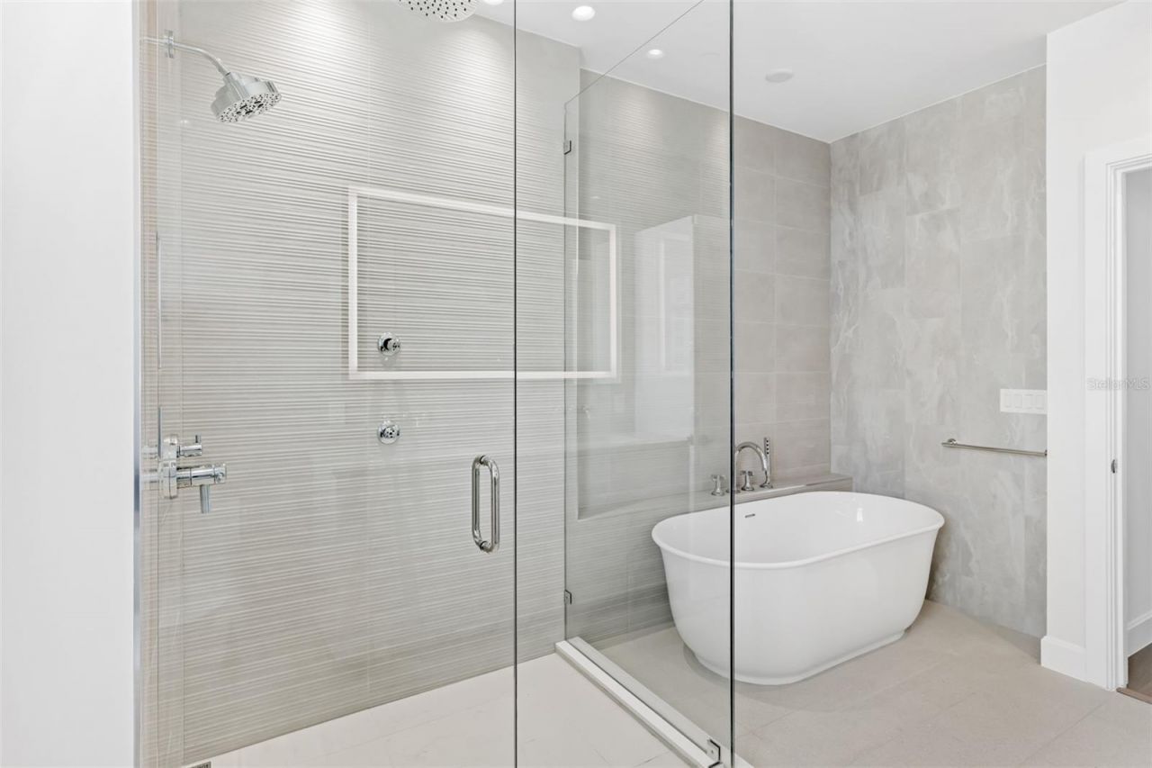 126 4th Avenue Ne, Unit 602, Saint Petersburg, FL 33701 Photo