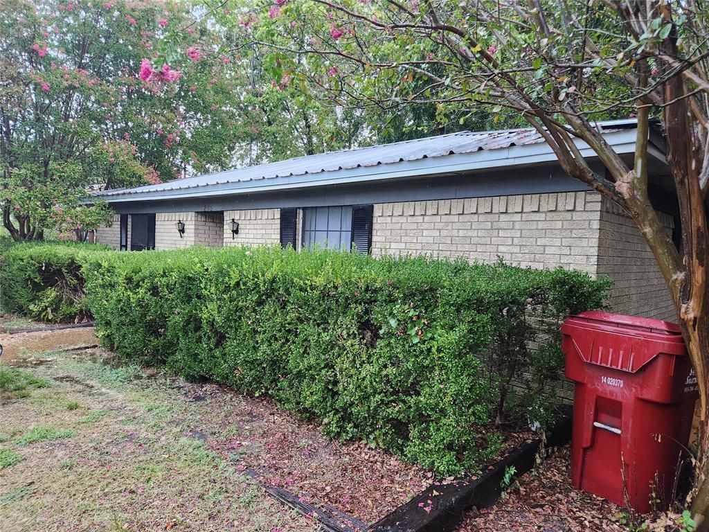 209 E 2nd Street, Quinlan, TX 75474 Main Photo
