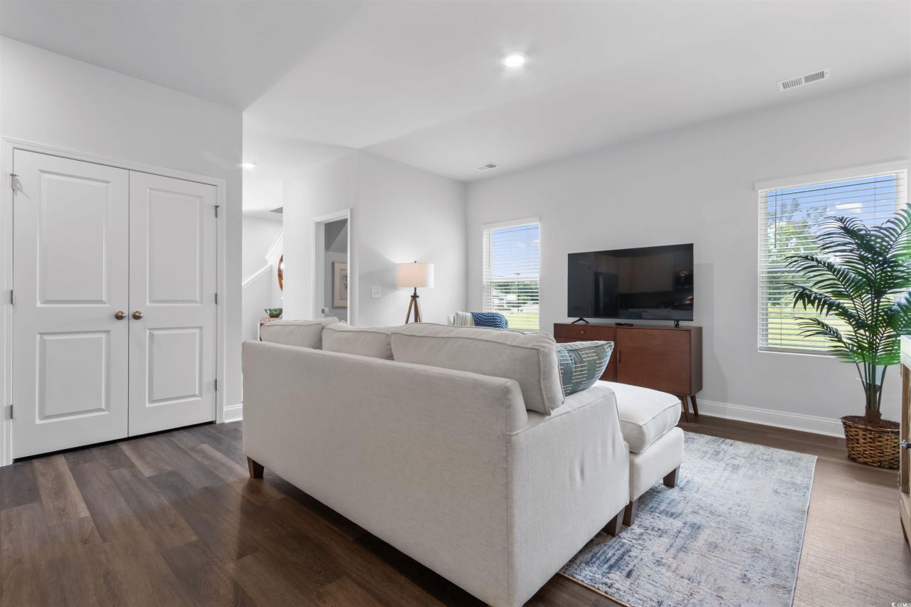 405 Waterend Dr. Photo 8