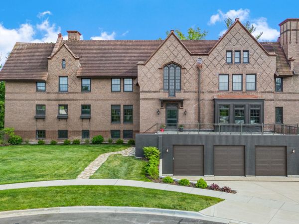 141 Loretto Court, Wheaton, IL 60189