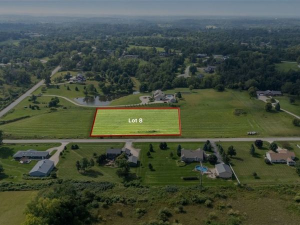 S Lot 8 Parkridge Rd Road, Marion, IA 52302