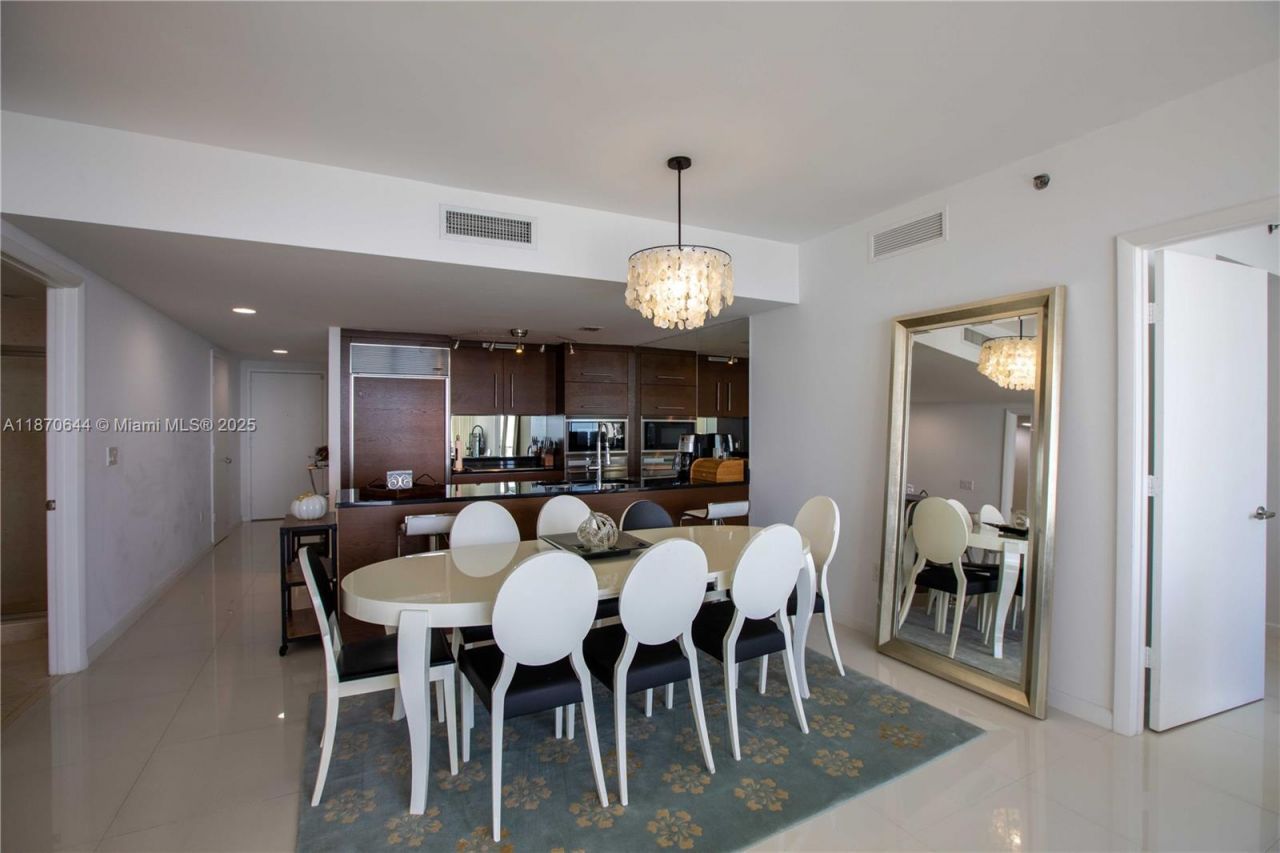 475 Brickell Ave, Unit 5007, Miami, FL 33131 Photo