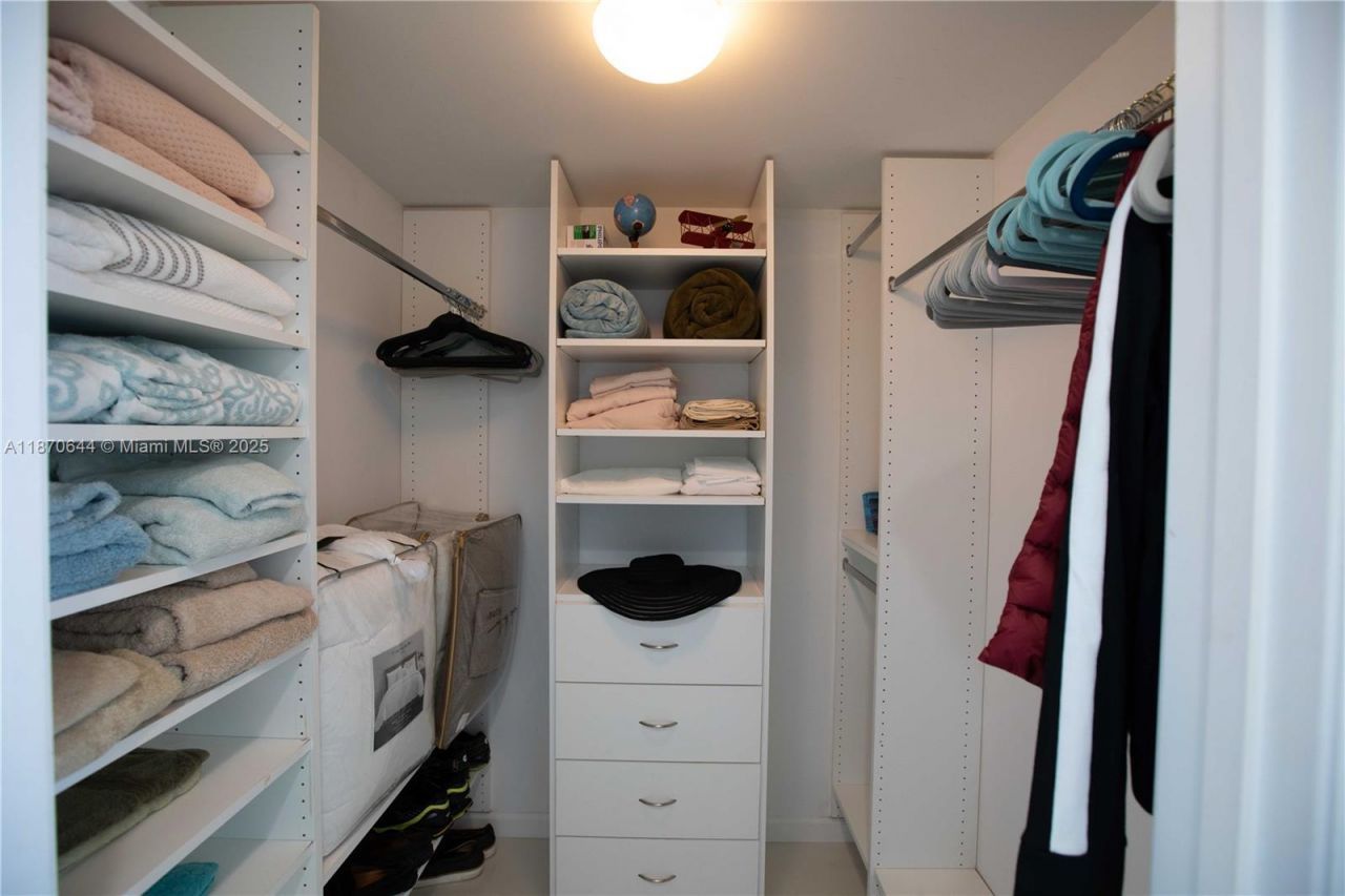 475 Brickell Ave, Unit 5007, Miami, FL 33131 Photo