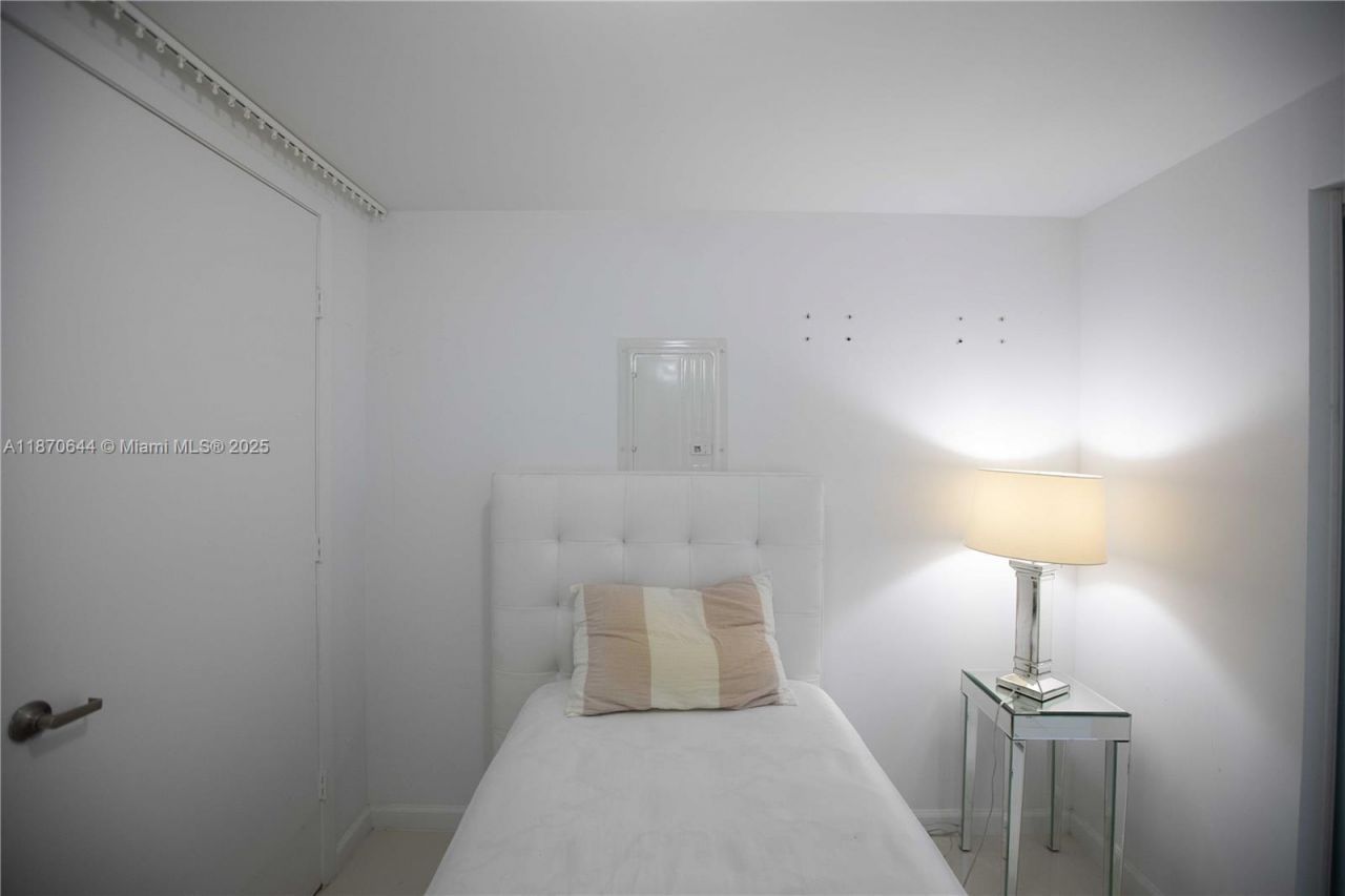 475 Brickell Ave, Unit 5007, Miami, FL 33131 Photo