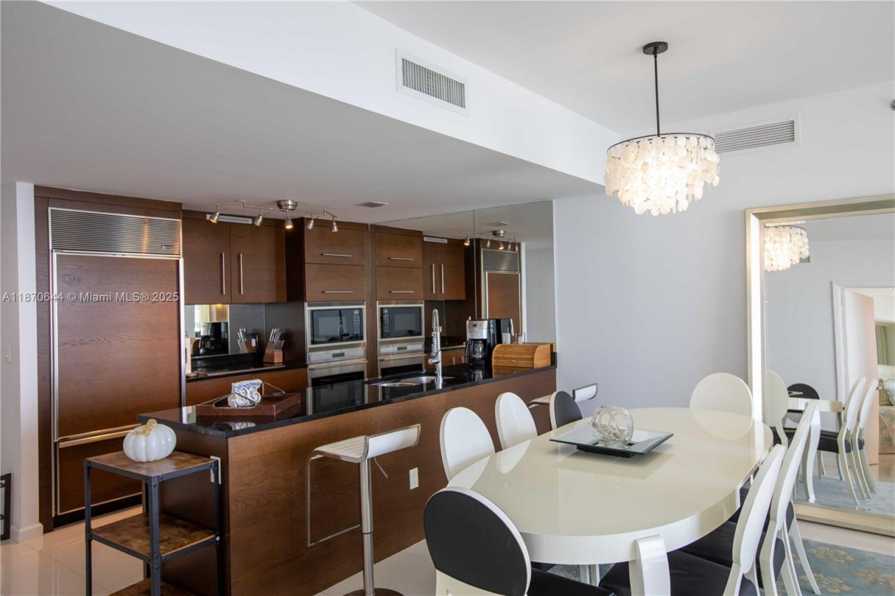 475 Brickell Ave, Unit 5007, Miami, FL 33131 Photo