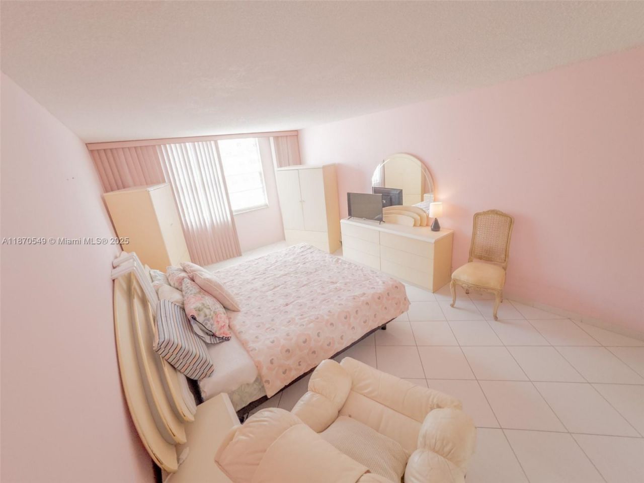 251 174th St, Unit 1605, Sunny Isles Beach, FL 33160 Photo