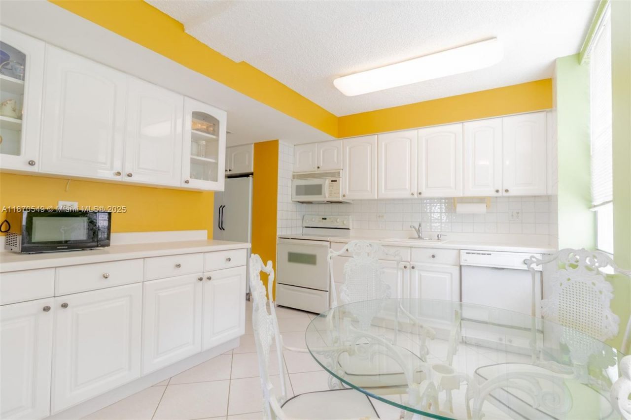 251 174th St, Unit 1605, Sunny Isles Beach, FL 33160 Photo