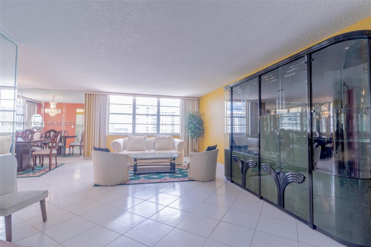 251 174th St, Unit 1605, Sunny Isles Beach, FL 33160 Photo
