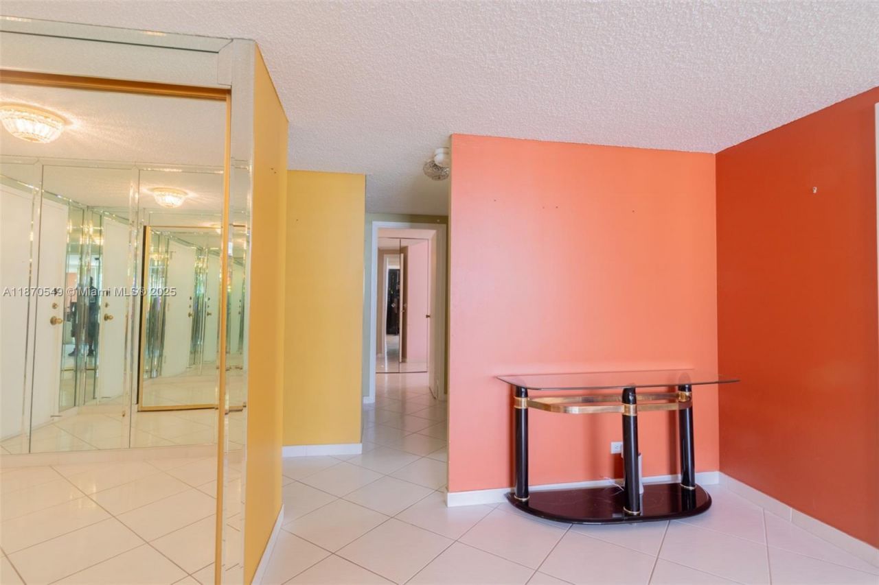 251 174th St, Unit 1605, Sunny Isles Beach, FL 33160 Photo