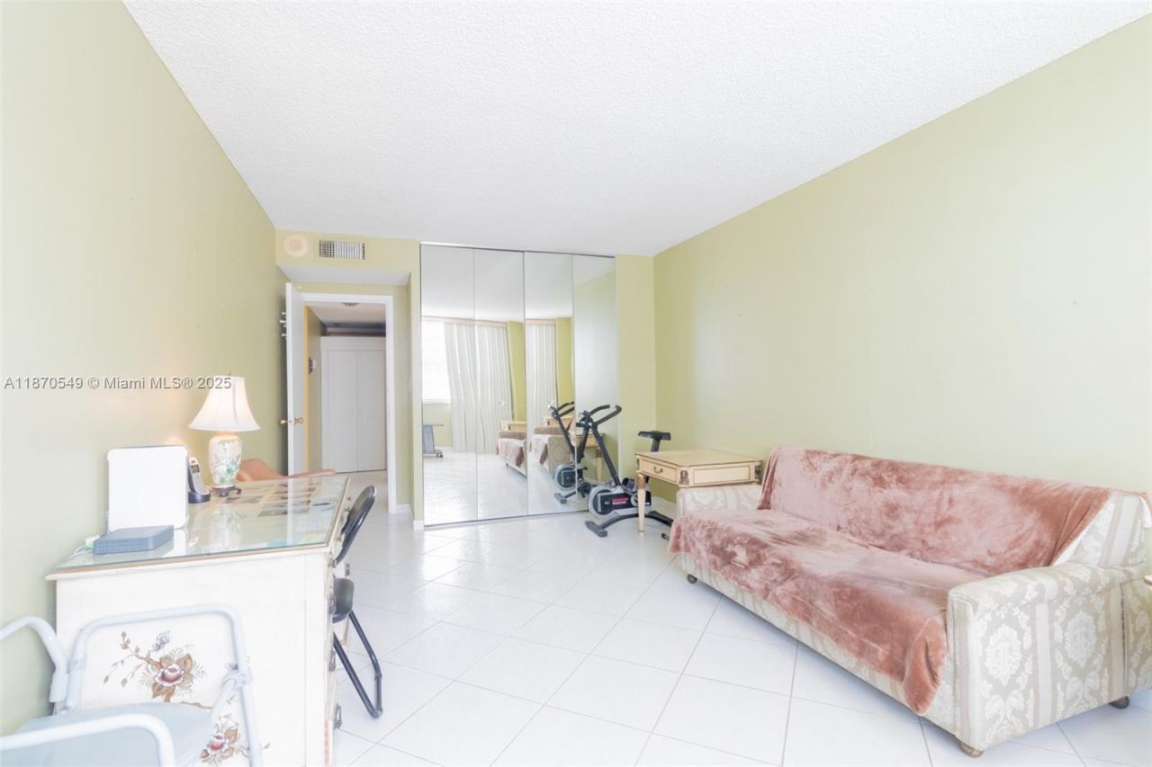 251 174th St, Unit 1605, Sunny Isles Beach, FL 33160 Photo