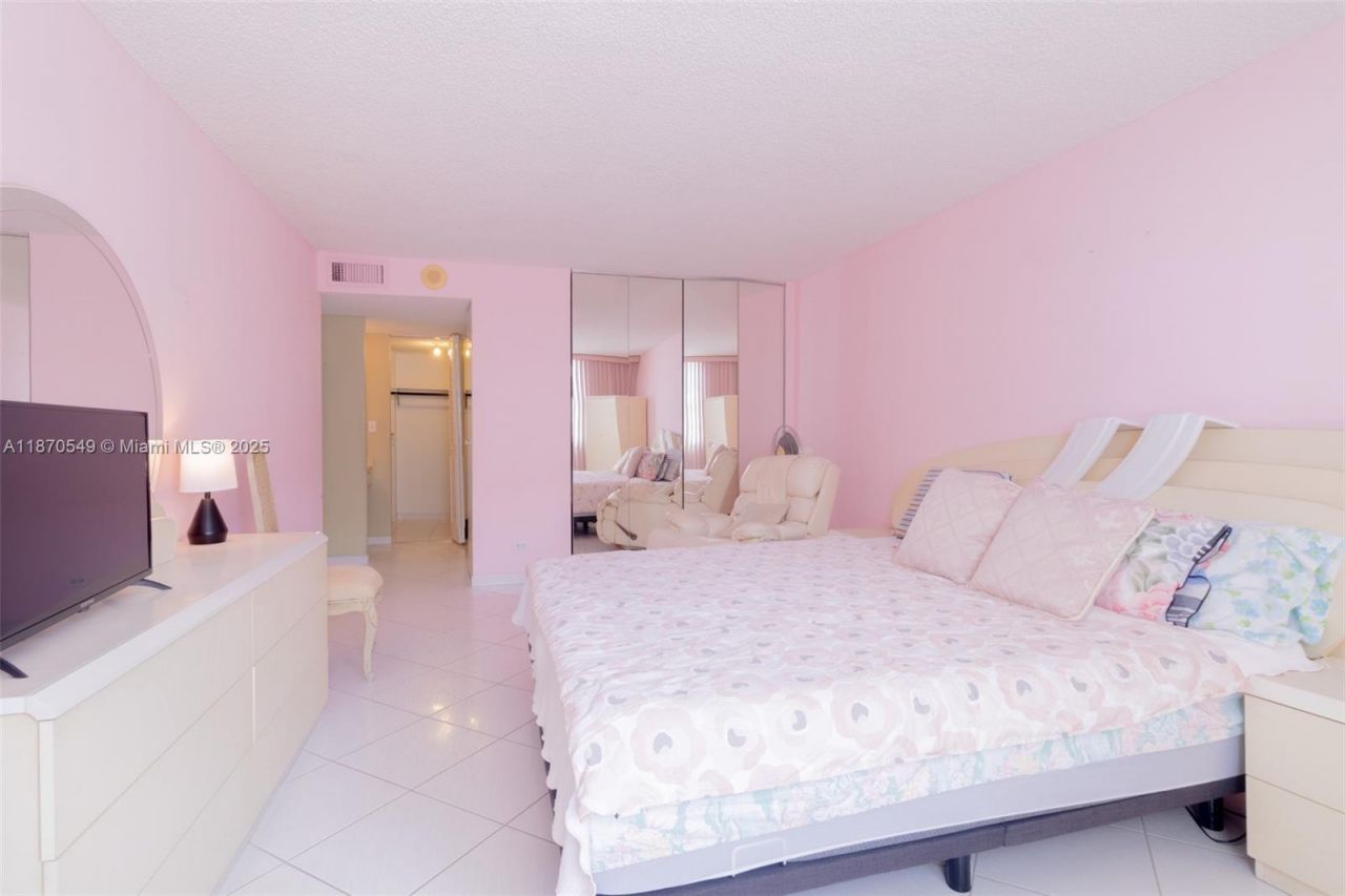 251 174th St, Unit 1605, Sunny Isles Beach, FL 33160 Photo