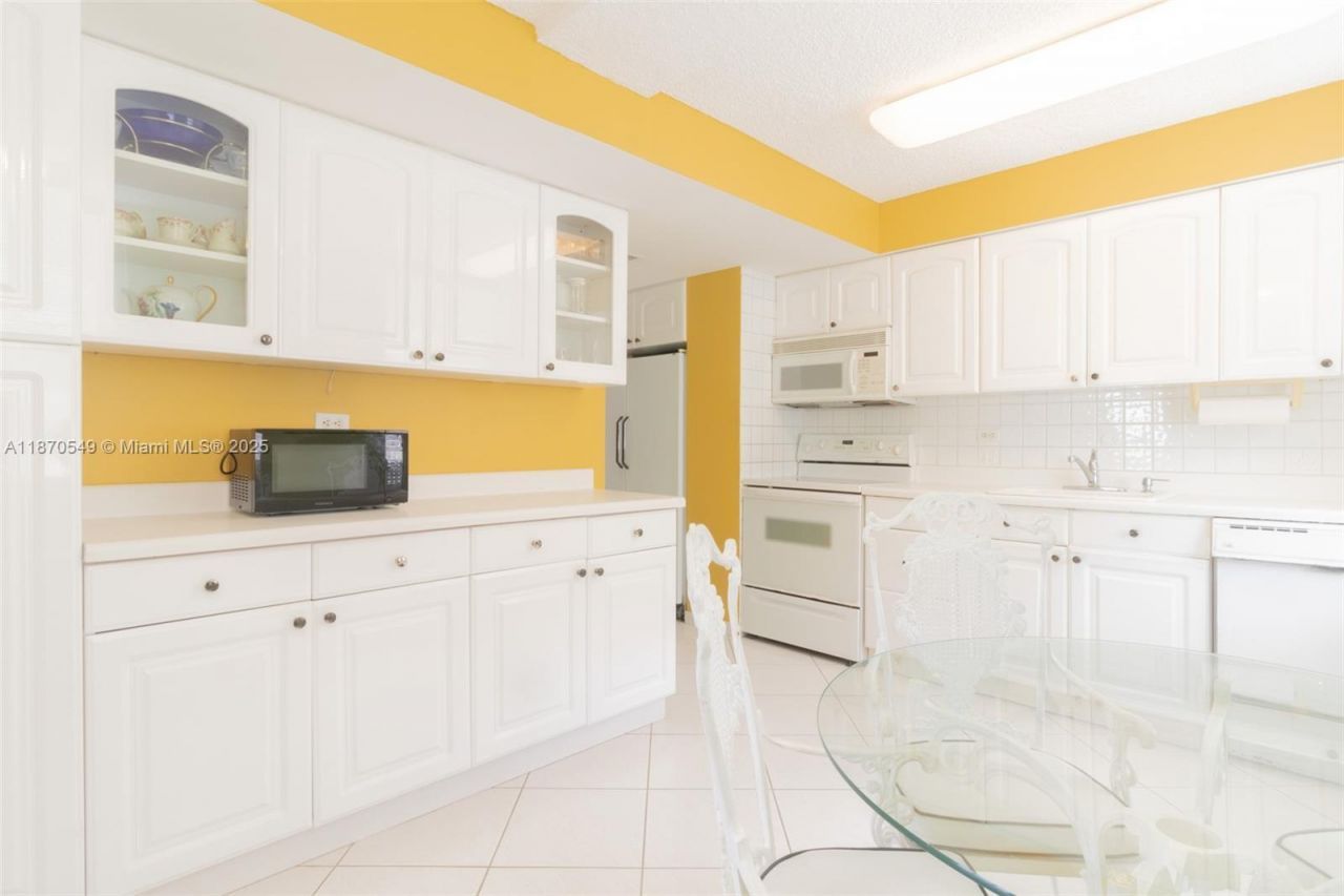 251 174th St, Unit 1605, Sunny Isles Beach, FL 33160 Photo